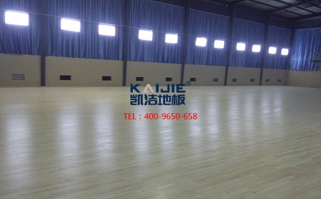 體育館木地板這樣防腐防潮，很管用——?jiǎng)P潔地板