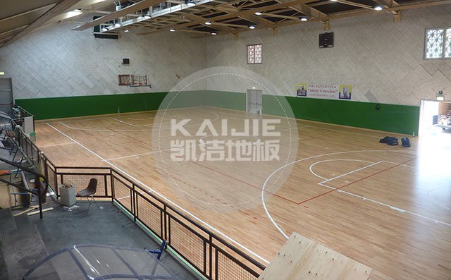 籃球館木地板專用性表現(xiàn)在哪里-籃球地板性能